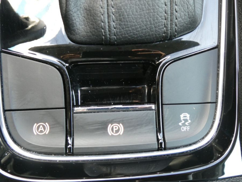 Photo 36 de l'offre de SKODA KAROQ 1.6 TDI 115 DSG DRIVE Cockpit Camera 1ère Main à 26950€ chez Mérignac auto
