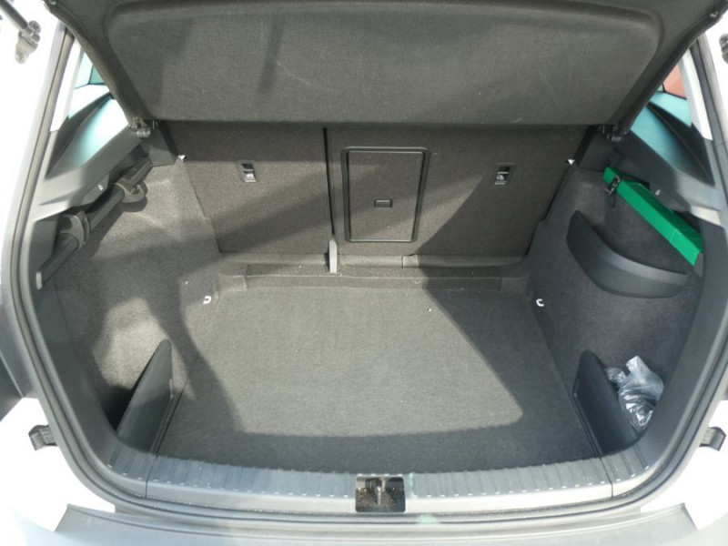 Photo 20 de l'offre de SKODA KAROQ 1.6 TDI 115 DSG DRIVE Cockpit Camera 1ère Main à 26950€ chez Mérignac auto