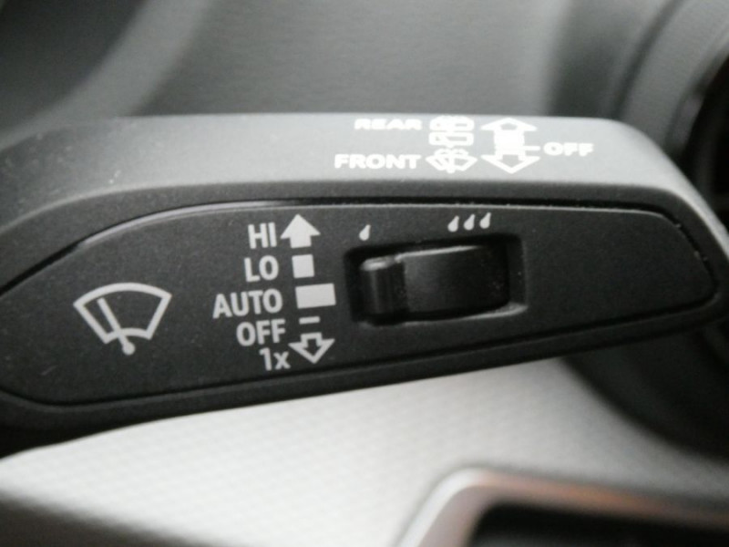 Photo 21 de l'offre de AUDI Q2 1.4 TFSI 150 S Tronic Bluetooth à 24690€ chez Mérignac auto