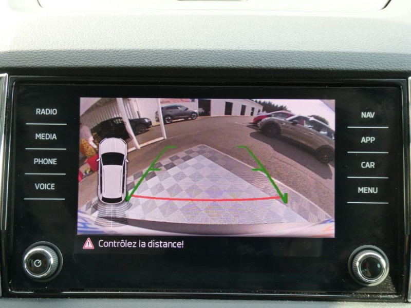 Photo 18 de l'offre de SKODA KAROQ 1.6 TDI 115 DSG DRIVE Cockpit Camera 1ère Main à 26950€ chez Mérignac auto