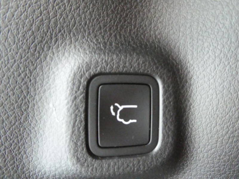 Photo 24 de l'offre de JEEP COMPASS II 1.3 PHEV T4 240 AT6 4XE EAWD S Toit Ouvrant à 35500€ chez Mérignac auto