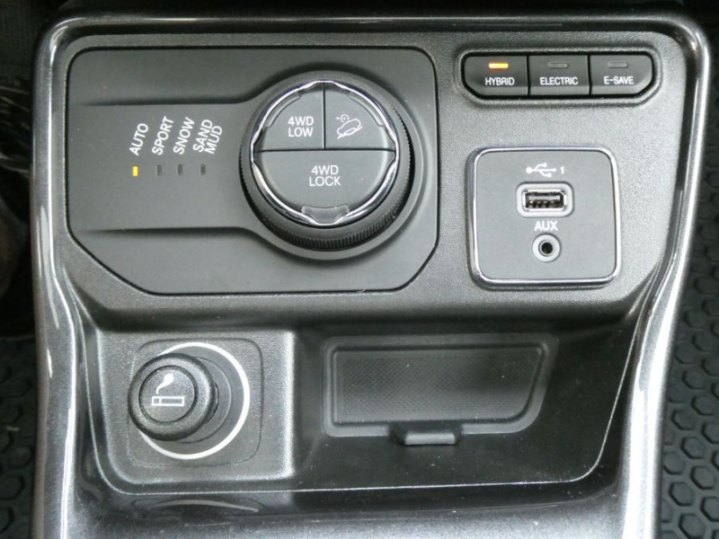 Photo 38 de l'offre de JEEP COMPASS II 1.3 PHEV T4 240 AT6 4XE EAWD S Toit Ouvrant à 35500€ chez Mérignac auto
