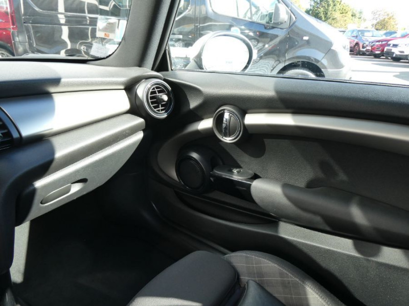 Photo 33 de l'offre de MINI MINI III 1.5D 116 BV6 (F56) COOPER D 3P TOE GPS Cam. HUD à 15450€ chez Mérignac auto