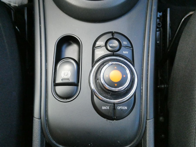 Photo 30 de l'offre de MINI COUNTRYMAN (F60) 1.5i 136 BVA COOPER GPS Hayon EL. à 24750€ chez Mérignac auto