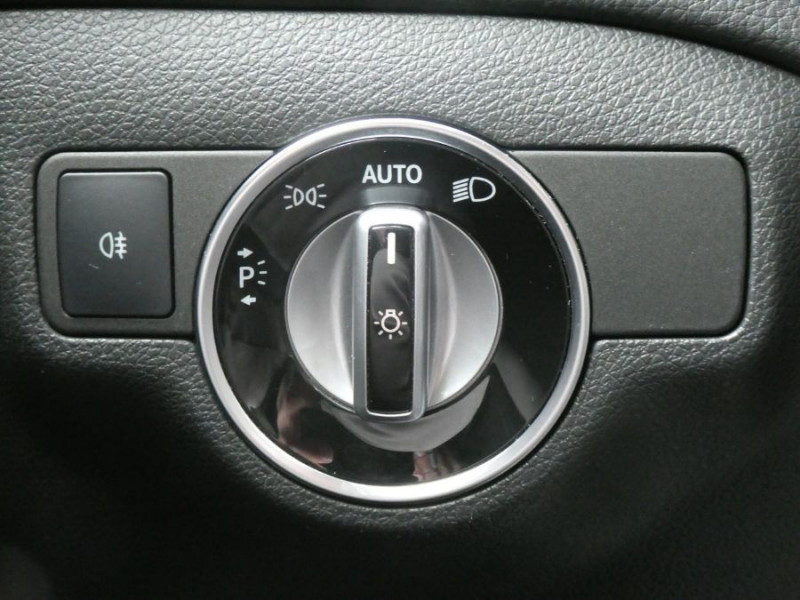 Photo 33 de l'offre de MERCEDES-BENZ GLA (2) 180 BVM6 INSPIRATION GPS Camera CarPlay LED Hayon EL. à 26450€ chez Mérignac auto