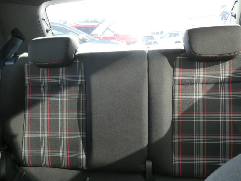 Photo 14 de l'offre de VOLKSWAGEN UP! 1.0 115 BVM6 GTI 3P JA17 Clim Auto à 15750€ chez Mérignac auto