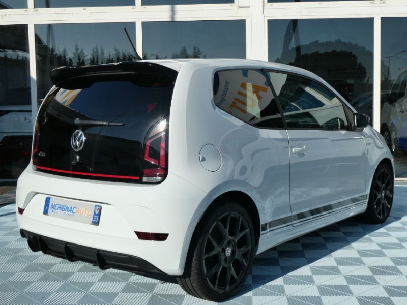 Photo 8 de l'offre de VOLKSWAGEN UP! 1.0 115 BVM6 GTI 3P JA17 Clim Auto à 15750€ chez Mérignac auto