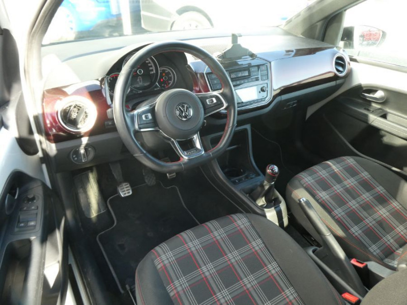 Photo 17 de l'offre de VOLKSWAGEN UP! 1.0 115 BVM6 GTI 3P JA17 Clim Auto à 15750€ chez Mérignac auto