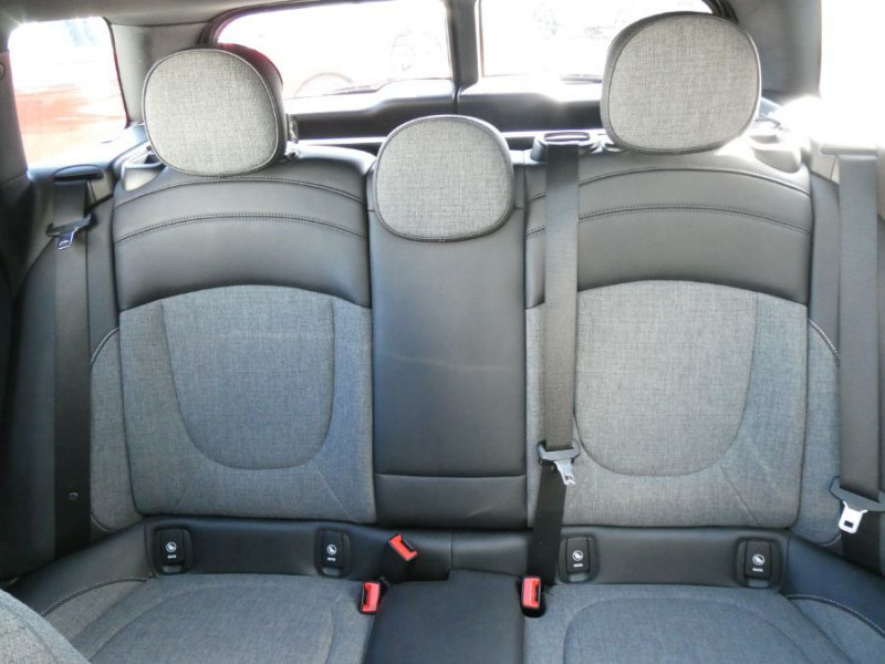 Photo 18 de l'offre de MINI CLUBMAN III ONE D 116 BVM6 HYDE PARK TOE GPS Hifi Key Less à 19950€ chez Mérignac auto