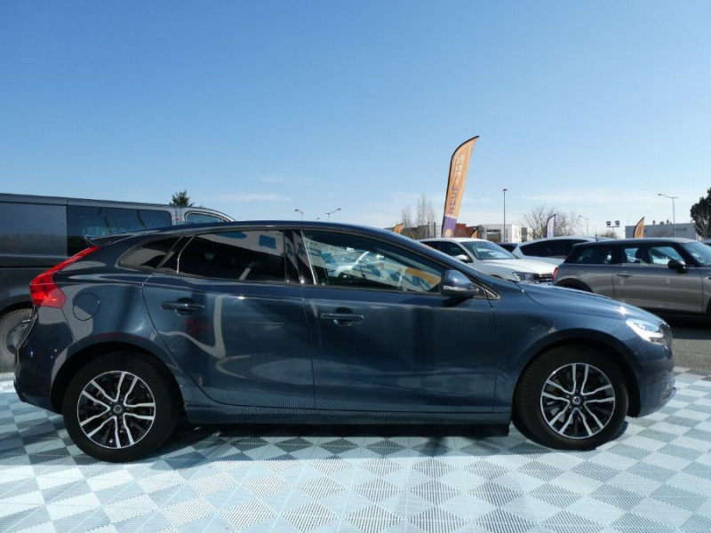 Photo 5 de l'offre de VOLVO V40 T3 1.5 152 BVA6 MOMENTUM GPS LED Radars à 21490€ chez Mérignac auto