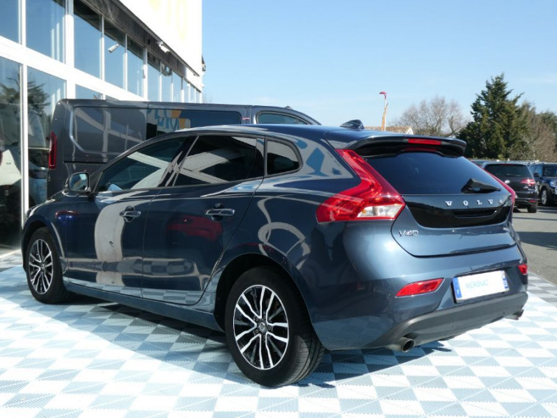 Photo 10 de l'offre de VOLVO V40 T3 1.5 152 BVA6 MOMENTUM GPS LED Radars à 21490€ chez Mérignac auto