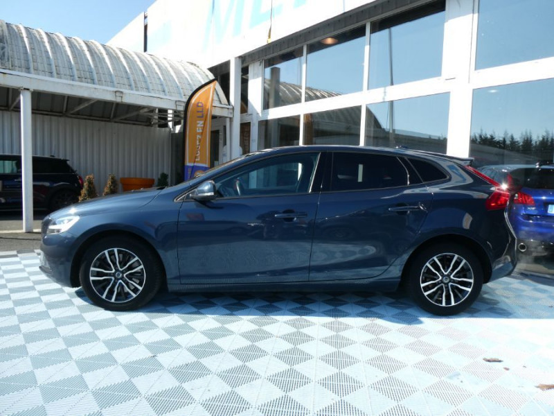 Photo 2 de l'offre de VOLVO V40 T3 1.5 152 BVA6 MOMENTUM GPS LED Radars à 21490€ chez Mérignac auto