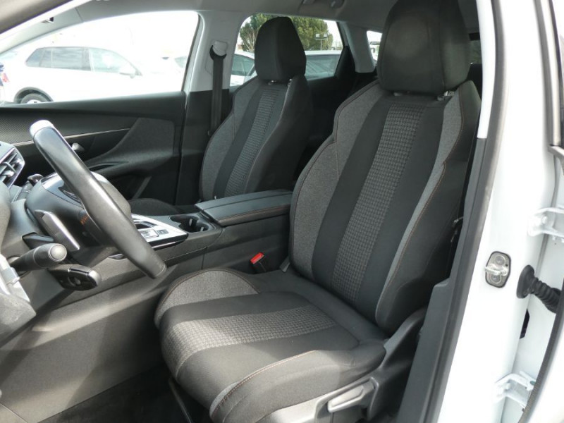 Photo 16 de l'offre de PEUGEOT 3008 II 1.2 PureTech 130 EAT6 ACTIVE à 22980€ chez Mérignac auto