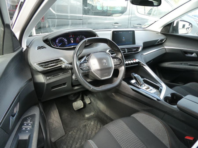 Photo 15 de l'offre de PEUGEOT 3008 II 1.2 PureTech 130 EAT6 ACTIVE à 22980€ chez Mérignac auto