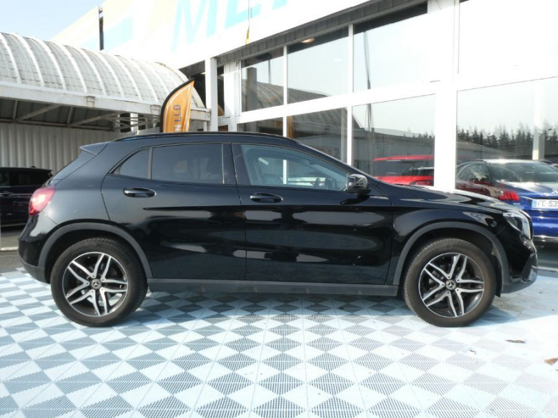 Photo 7 de l'offre de MERCEDES-BENZ GLA 180 122cv 7G-DCT INSPIRATION Hayon EL. Camera 1ère Main à 26750€ chez Mérignac auto