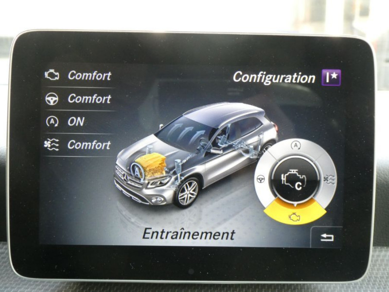 Photo 33 de l'offre de MERCEDES-BENZ GLA 180 122cv 7G-DCT INSPIRATION Hayon EL. Camera 1ère Main à 26750€ chez Mérignac auto