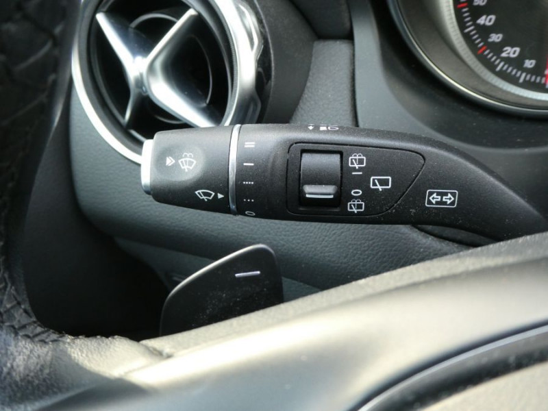 Photo 24 de l'offre de MERCEDES-BENZ GLA 180 122cv 7G-DCT INSPIRATION Hayon EL. Camera 1ère Main à 26750€ chez Mérignac auto