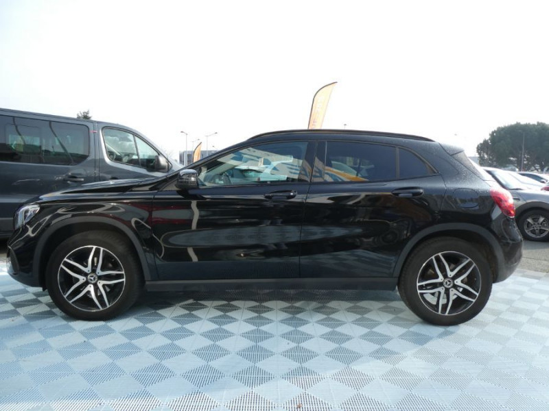 Photo 38 de l'offre de MERCEDES-BENZ GLA 180 122cv 7G-DCT INSPIRATION Hayon EL. Camera 1ère Main à 26750€ chez Mérignac auto