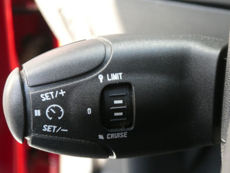 Photo 24 de l'offre de PEUGEOT 2008 II 1.2 PureTech 110 EAT6 GT LINE Camera TOIT Pano Grip.C. à 16950€ chez Mérignac auto