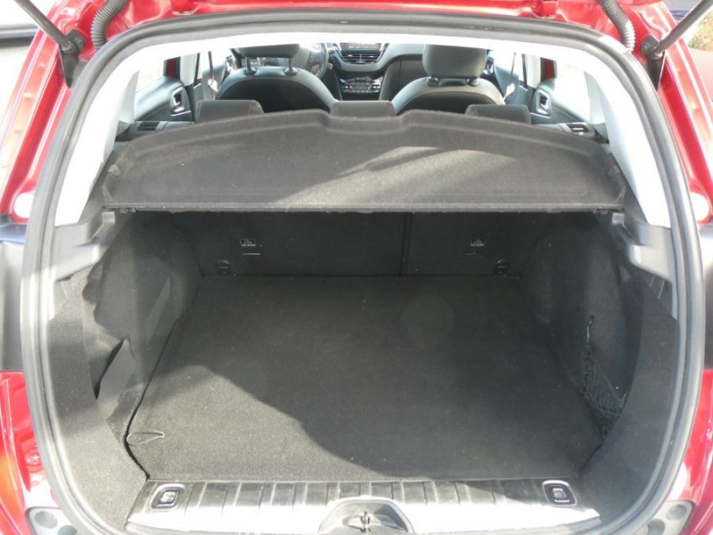 Photo 19 de l'offre de PEUGEOT 2008 II 1.2 PureTech 110 EAT6 GT LINE Camera TOIT Pano Grip.C. à 16950€ chez Mérignac auto