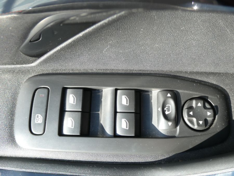 Photo 18 de l'offre de PEUGEOT 2008 II 1.2 PureTech 110 EAT6 GT LINE Camera TOIT Pano Grip.C. à 16950€ chez Mérignac auto