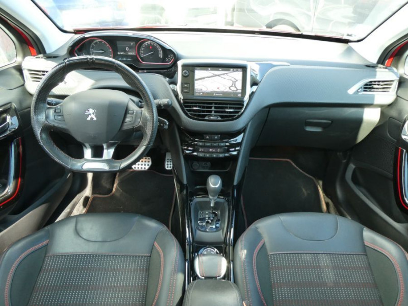 Photo 17 de l'offre de PEUGEOT 2008 II 1.2 PureTech 110 EAT6 GT LINE Camera TOIT Pano Grip.C. à 16950€ chez Mérignac auto