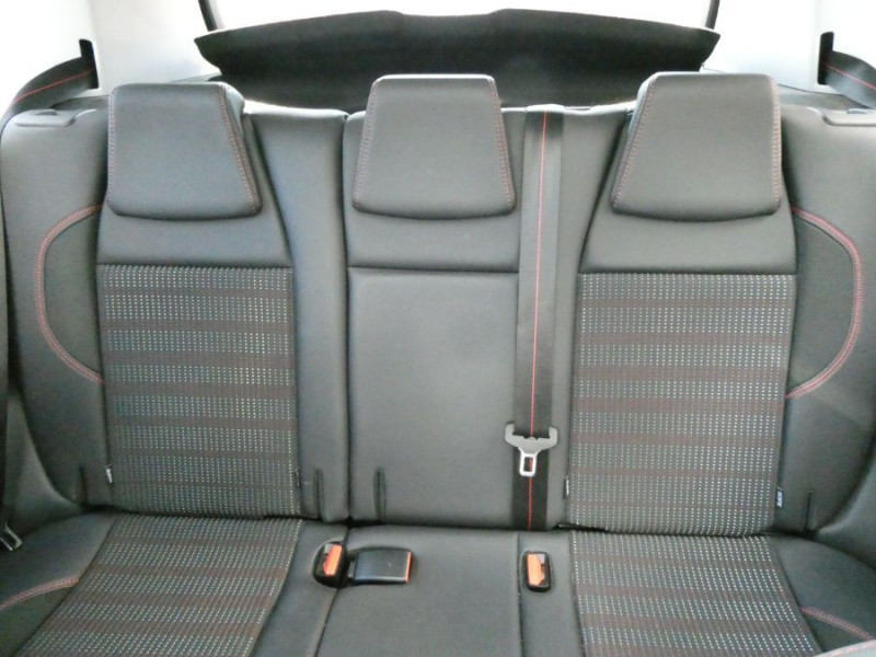 Photo 20 de l'offre de PEUGEOT 2008 II 1.2 PureTech 110 EAT6 GT LINE Camera TOIT Pano Grip.C. à 16950€ chez Mérignac auto