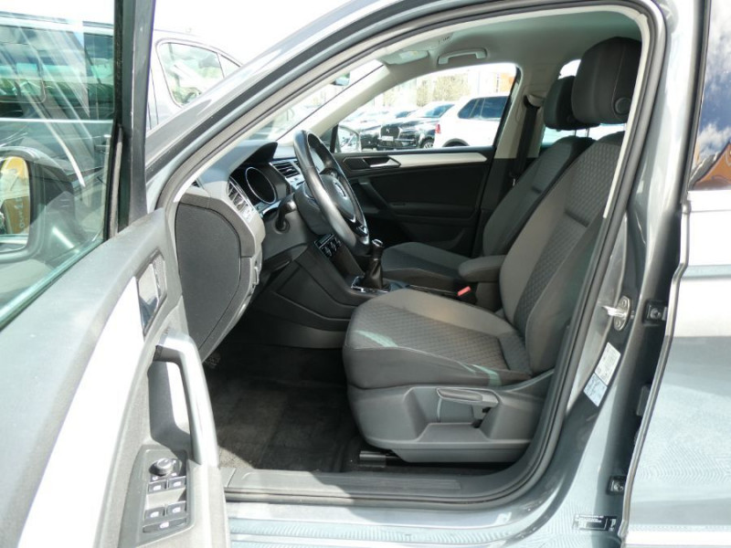 Photo 5 de l'offre de VOLKSWAGEN TIGUAN II 2.0 TDI 150 BVM6 2WD CONFORTLINE LED JA18 CarPlay Camera à 22450€ chez Mérignac auto