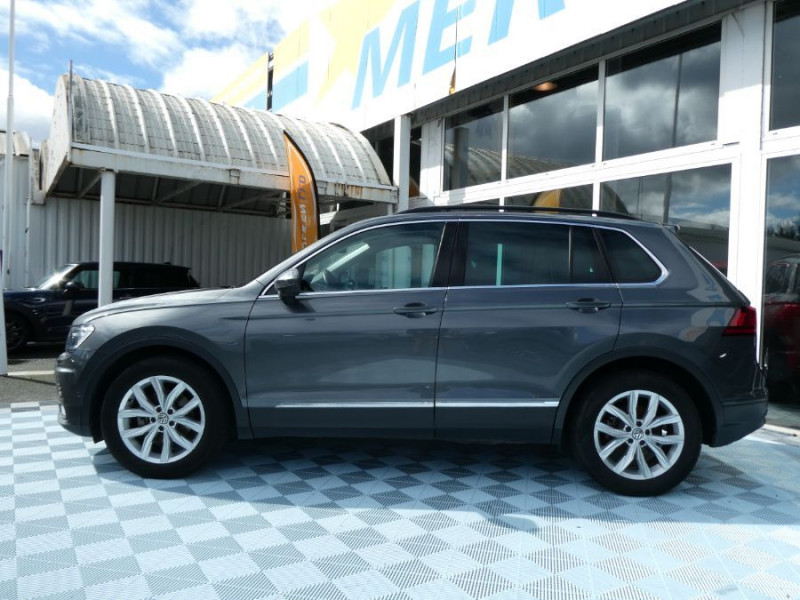 Photo 10 de l'offre de VOLKSWAGEN TIGUAN II 2.0 TDI 150 BVM6 2WD CONFORTLINE LED JA18 CarPlay Camera à 22450€ chez Mérignac auto