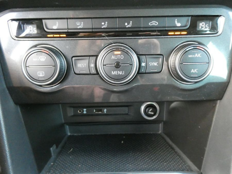Photo 26 de l'offre de VOLKSWAGEN TIGUAN II 2.0 TDI 150 BVM6 2WD CONFORTLINE LED JA18 CarPlay Camera à 22450€ chez Mérignac auto