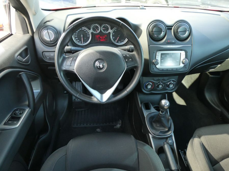 Photo 4 de l'offre de ALFA ROMEO MITO 1.4 MPI 78cv CLIM Bluetooth JA16 à 11950€ chez Mérignac auto