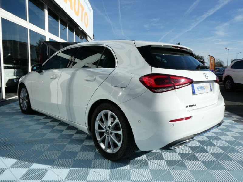 Photo 9 de l'offre de MERCEDES-BENZ CLASSE A IV 180 D 7G-DCT PROGRESSIVE LINE Toit Ouvrant Grand GPS Camera JA17 à 26450€ chez Mérignac auto
