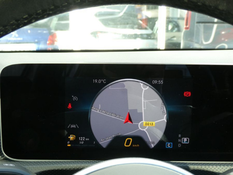 Photo 21 de l'offre de MERCEDES-BENZ CLASSE A IV 180 D 7G-DCT PROGRESSIVE LINE Toit Ouvrant Grand GPS Camera JA17 à 26450€ chez Mérignac auto
