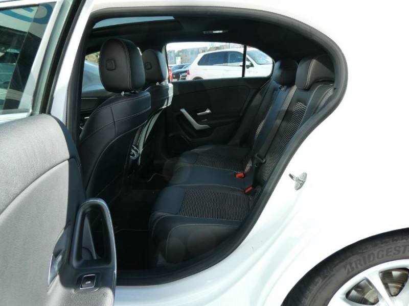 Photo 16 de l'offre de MERCEDES-BENZ CLASSE A IV 180 D 7G-DCT PROGRESSIVE LINE Toit Ouvrant Grand GPS Camera JA17 à 26450€ chez Mérignac auto
