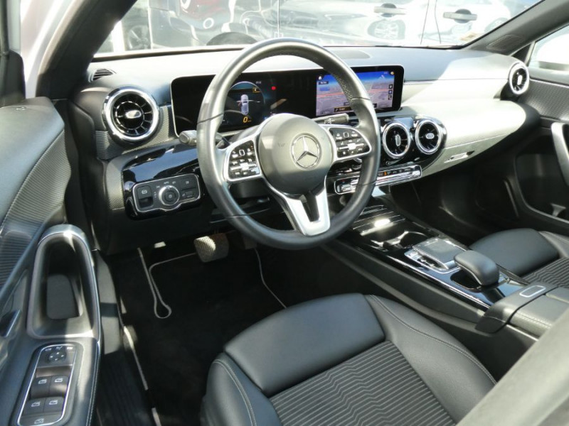 Photo 12 de l'offre de MERCEDES-BENZ CLASSE A IV 180 D 7G-DCT PROGRESSIVE LINE Toit Ouvrant Grand GPS Camera JA17 à 26450€ chez Mérignac auto