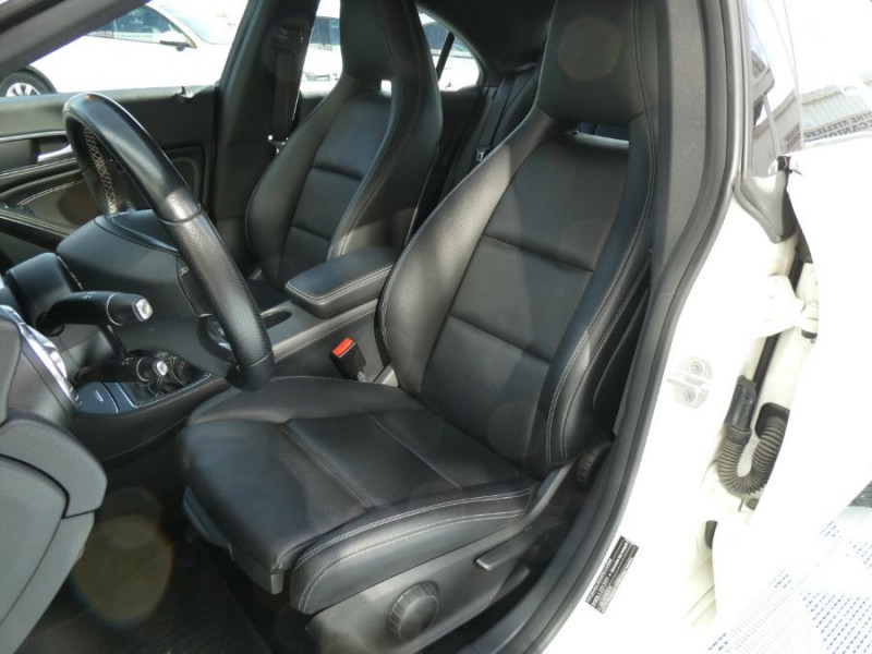 Photo 5 de l'offre de MERCEDES-BENZ CLA 180 122cv BVM6 SENSATION GPS Camera JA18 Attel. à 20950€ chez Mérignac auto