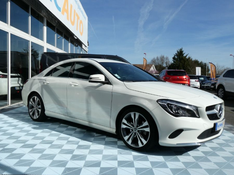 Photo 2 de l'offre de MERCEDES-BENZ CLA 180 122cv BVM6 SENSATION GPS Camera JA18 Attel. à 20950€ chez Mérignac auto
