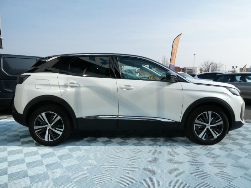 Photo 9 de l'offre de PEUGEOT 3008 II (2) 1.2 PureTech 130 EAT8 ALLURE PACK Toit Noir à 33450€ chez Mérignac auto