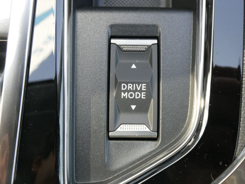 Photo 27 de l'offre de PEUGEOT 3008 II (2) 1.2 PureTech 130 EAT8 ALLURE PACK Toit Noir à 33450€ chez Mérignac auto