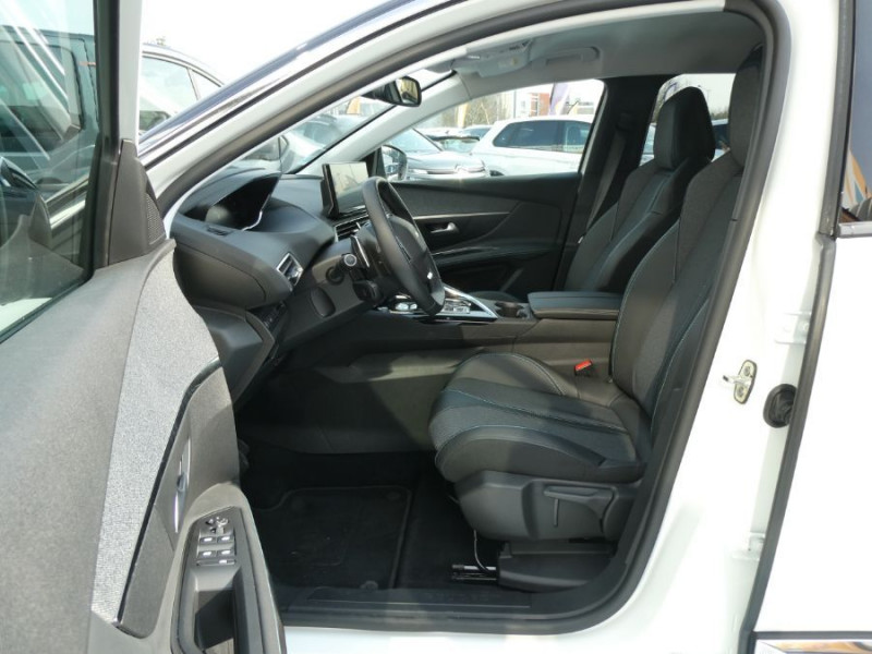 Photo 12 de l'offre de PEUGEOT 3008 II (2) 1.2 PureTech 130 EAT8 ALLURE PACK Toit Noir à 33450€ chez Mérignac auto