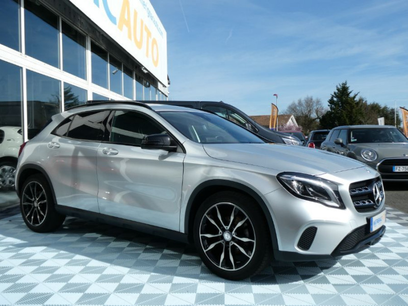 Photo 2 de l'offre de MERCEDES-BENZ GLA 200 156cv 7G-DCT URBAN Black Pack Caméra JA19 Hayon EL. à 30500€ chez Mérignac auto