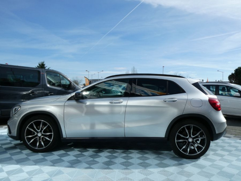 Photo 39 de l'offre de MERCEDES-BENZ GLA 200 156cv 7G-DCT URBAN Black Pack Caméra JA19 Hayon EL. à 30500€ chez Mérignac auto