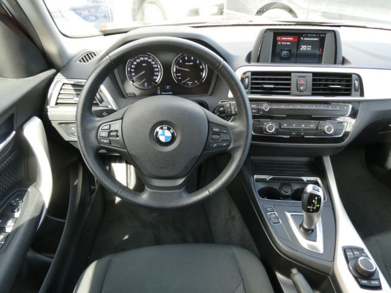 Photo 4 de l'offre de BMW SERIE 1 (F20) 118iA 136 BVA8 PACK Clim Auto Bluetooth à 21950€ chez Mérignac auto