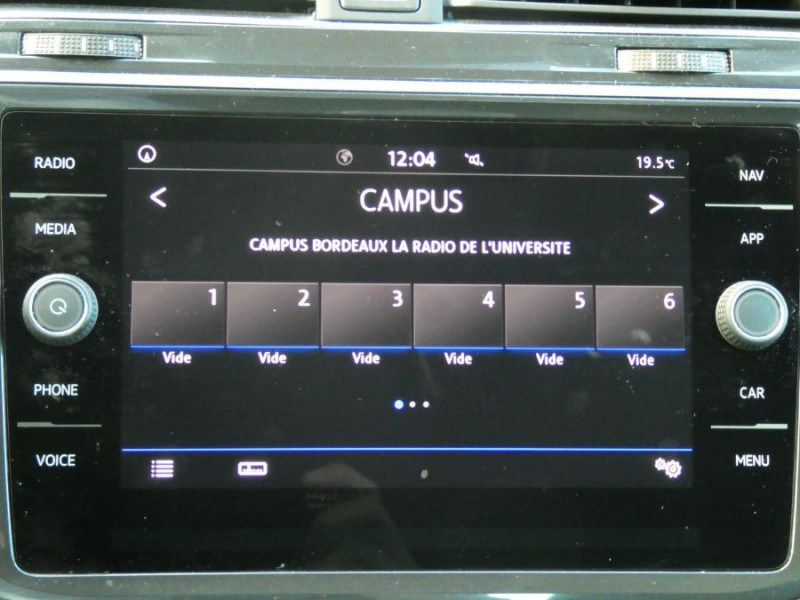 Photo 22 de l'offre de VOLKSWAGEN TIGUAN II 2.0 TDI 150 DSG7 2WD SOUND GPS ACC JA18 Attel à 26450€ chez Mérignac auto