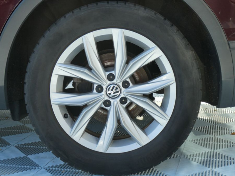 Photo 40 de l'offre de VOLKSWAGEN TIGUAN II 2.0 TDI 150 DSG7 2WD SOUND GPS ACC JA18 Attel à 26450€ chez Mérignac auto