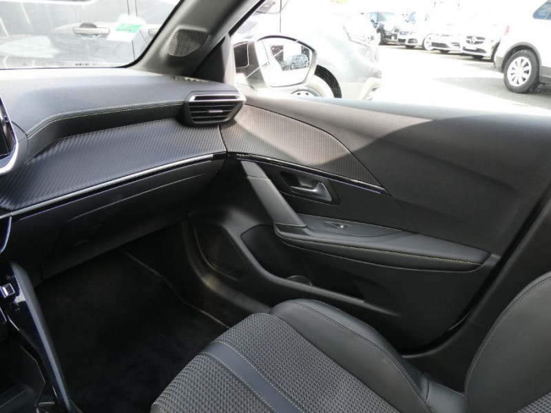 Photo 40 de l'offre de PEUGEOT 208 II ELECTRIQUE 136 GT TOIT Pano à 25950€ chez Mérignac auto