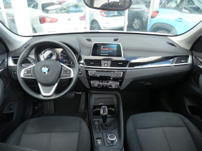 Photo 6 de l'offre de BMW X1 (F48) SDRIVE 18DA 150 BVA8 LOUNGE GPS LED CarPlay Privacy Glass Hayon élec. à 27450€ chez Mérignac auto
