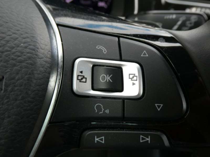 Photo 28 de l'offre de VOLKSWAGEN GOLF VII 1.5 TSI 150 DSG7 CARAT Camera Cockpit à 23450€ chez Mérignac auto