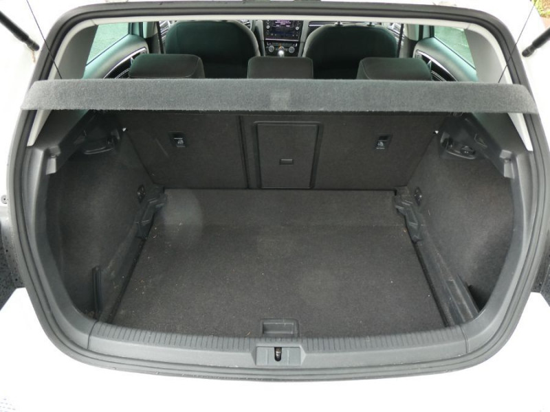 Photo 17 de l'offre de VOLKSWAGEN GOLF VII 1.5 TSI 150 DSG7 CARAT Camera Cockpit à 23450€ chez Mérignac auto