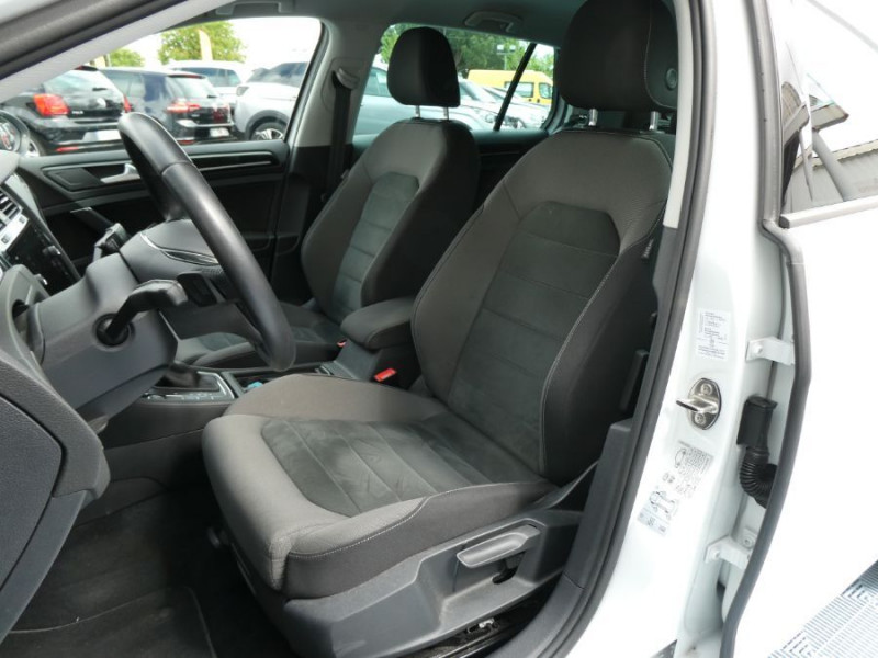 Photo 15 de l'offre de VOLKSWAGEN GOLF VII 1.5 TSI 150 DSG7 CARAT Camera Cockpit à 23450€ chez Mérignac auto
